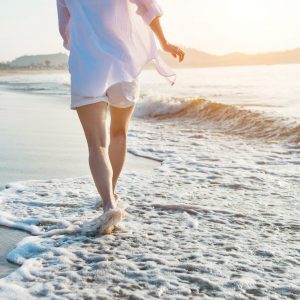 Artrosi all’anca e al ginocchio: gli esercizi da fare in acqua